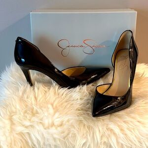 Jessica Simpson Claudette Black Patent Pointed Toe Pumps. Size 8